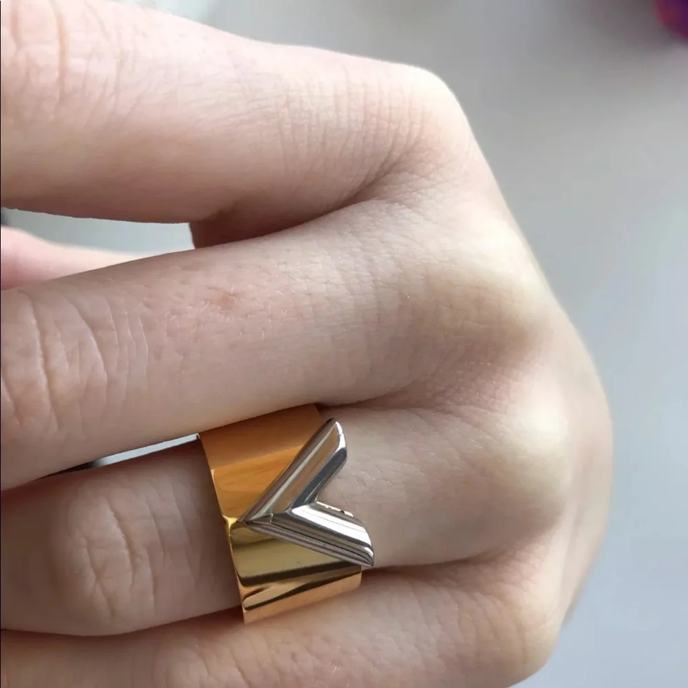 NEW V ring design 18k Rose Gold Filled Love Ring - Picture 6 of 9